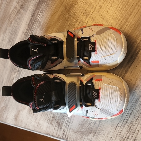 Jordan Why Not Zer0.3 White Crimson Black Youth Size 7 Sneakers Kids Spo… - Picture 2 of 9